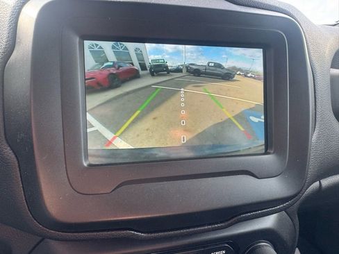 Used 2020 Jeep Renegade Latitude image 17