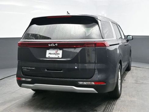 Used 2022 Kia Carnival LX FWD image 6