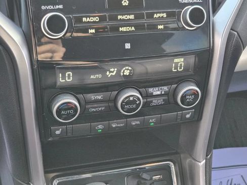 Used 2022 Subaru Ascent Limited AWD/4WD image 28
