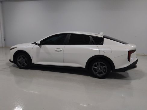 Used 2025 Kia K4 FWD image 3