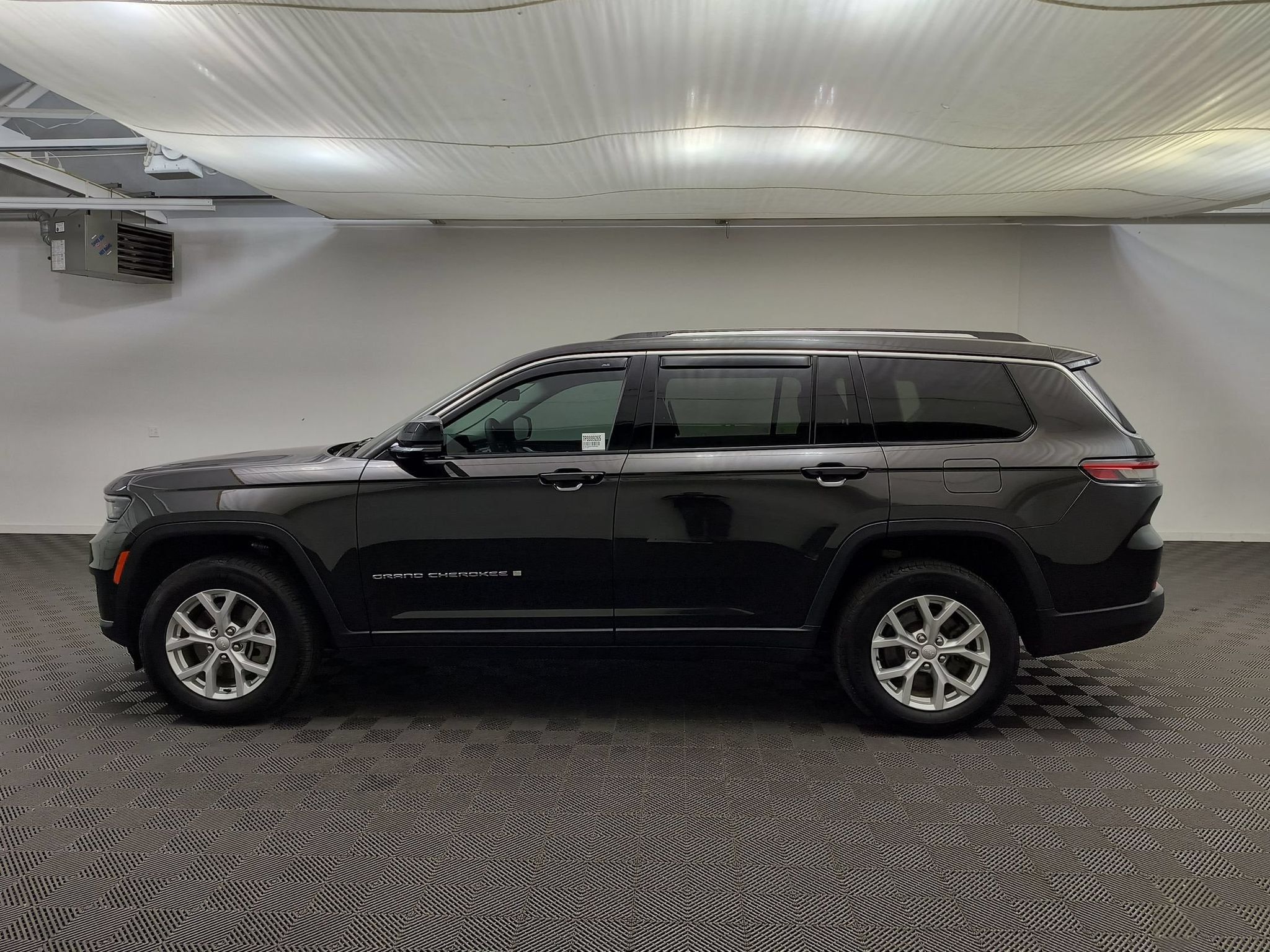 Used 2023 Jeep Grand Cherokee L Limited w/ Luxury Tech Group II AWD/4WD image 2