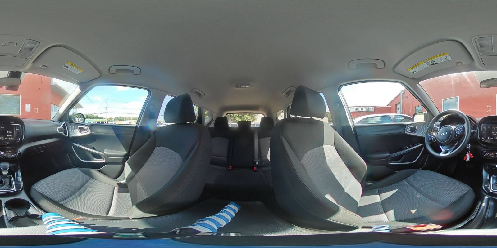 Used 2025 Kia Soul LX w/ LX Technology Package FWD image 37