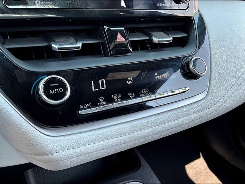 Used 2022 Toyota Corolla SE image 33