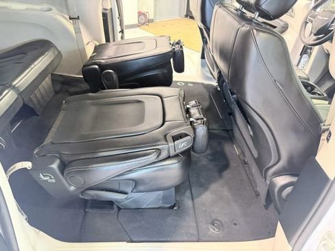 Used 2024 Chrysler Pacifica Touring-L FWD image 37