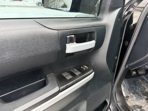 Used 2016 Toyota Tundra SR5 image 8