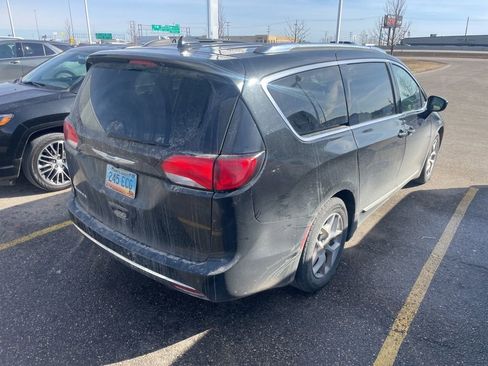 Used 2018 Chrysler Pacifica Touring-L Plus w/ Tire & Wheel Group image 5