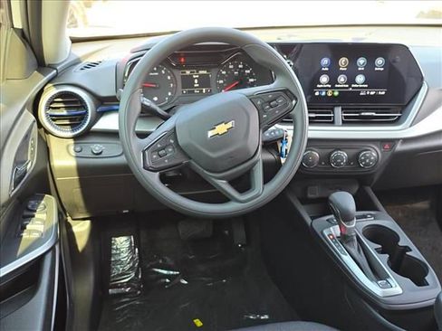 New 2026 Chevrolet Trax LS w/ LS Convenience Package FWD image 18