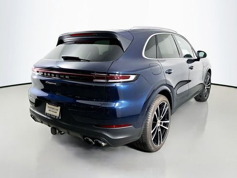 Used 2024 Porsche Cayenne image 9