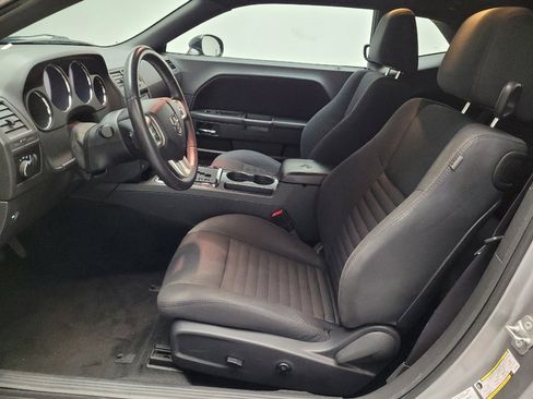 Used 2014 Dodge Challenger SXT image 17
