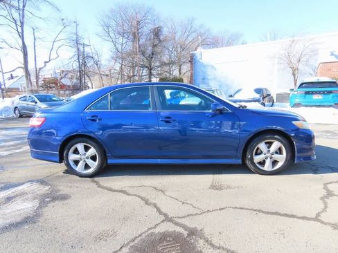 Used 2010 Toyota Camry LE image 3