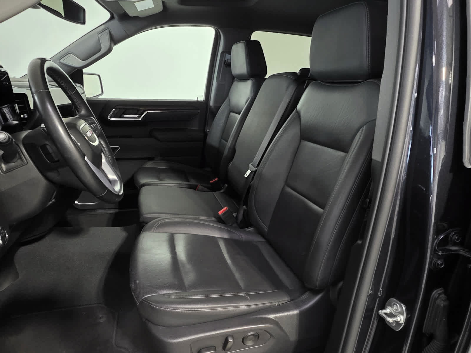 Used 2025 GMC Sierra 1500 SLT AWD/4WD image 15