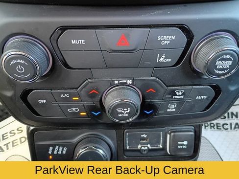 Used 2023 Jeep Renegade Latitude w/ Premium Group AWD/4WD image 17