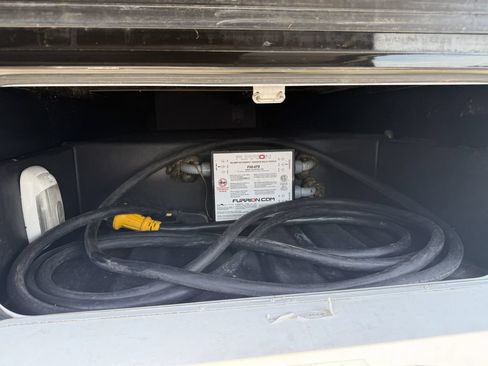 Used 2016 Ford F550 2WD Regular Cab Super Duty image 16