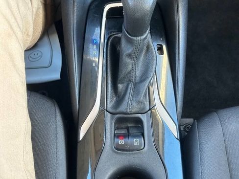 Used 2020 Toyota Corolla LE image 16