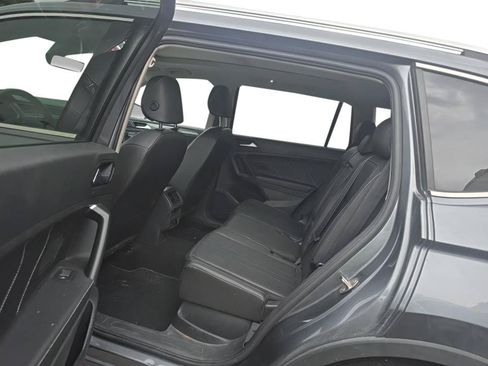 Used 2023 Volkswagen Tiguan SE w/ Panoramic Sunroof Package AWD/4WD image 5