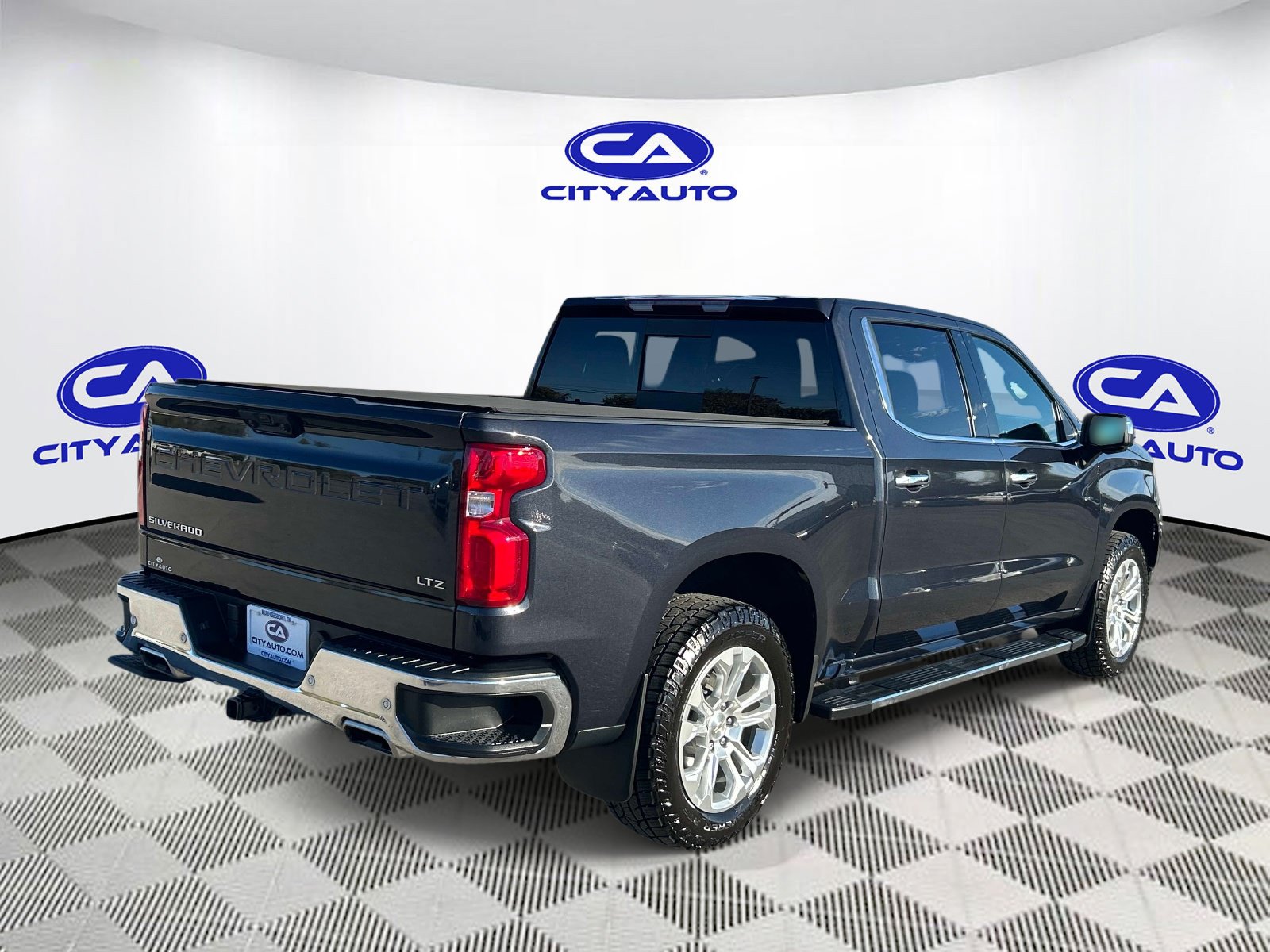 Used 2024 Chevrolet Silverado 1500 LTZ AWD/4WD image 3