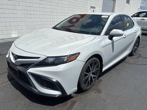 Used 2023 Toyota Camry SE FWD image 1