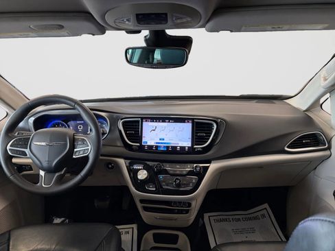Used 2022 Chrysler Pacifica Touring-L FWD image 24