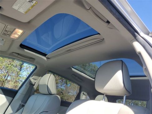 Used 2013 Toyota Venza XLE image 15