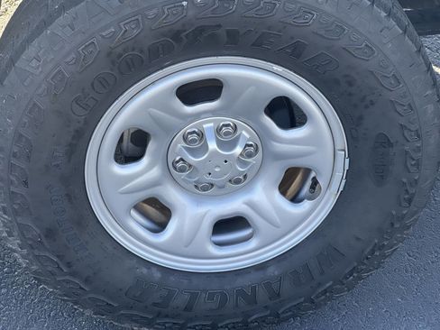 Used 2020 Nissan Frontier S image 11