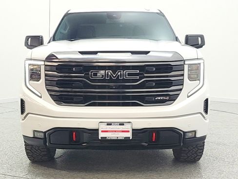 Used 2023 GMC Sierra 1500 AT4 image 2