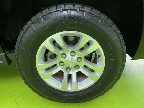 Used 2016 Chevrolet Suburban LT image 15