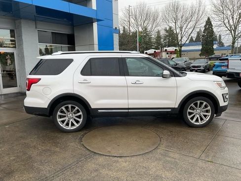 Used 2017 Ford Explorer Limited image 9