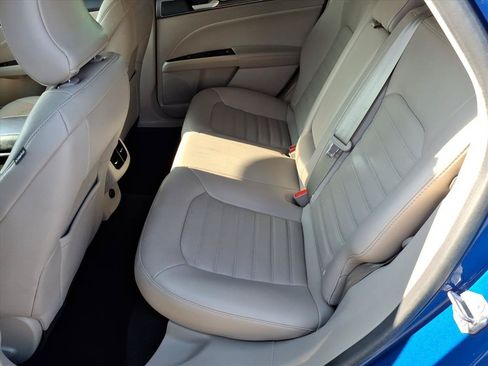 Used 2018 Ford Fusion SE w/ Fusion SE Technology Package FWD image 7