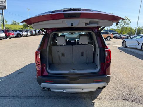 Certified 2023 GMC Acadia SLT FWD image 12