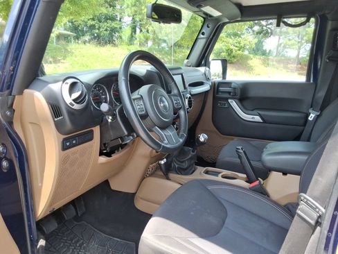 Used 2013 Jeep Wrangler Unlimited Rubicon w/ Connectivity Group AWD/4WD image 24