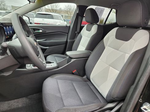 Used 2024 Chevrolet Trax LS w/ Driver Confidence Package image 11