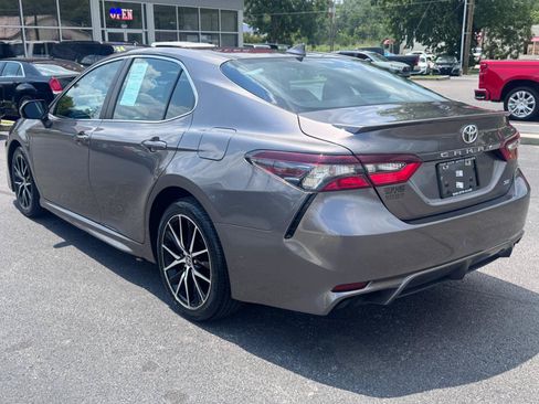 Used 2021 Toyota Camry SE FWD image 5