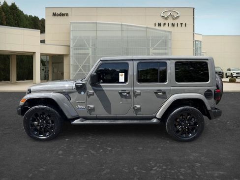 Used 2022 Jeep Wrangler Unlimited Sahara w/ Cold Weather Group AWD/4WD image 7