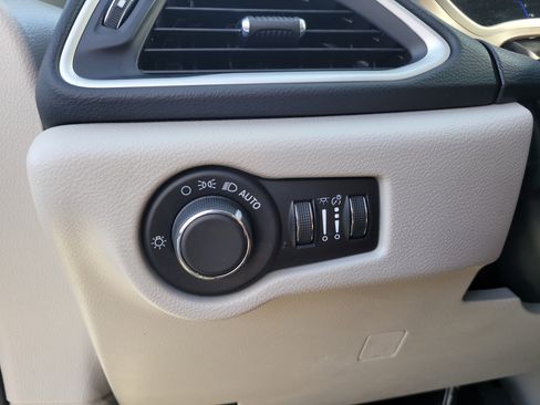 Used 2023 Chrysler Voyager LX FWD image 30
