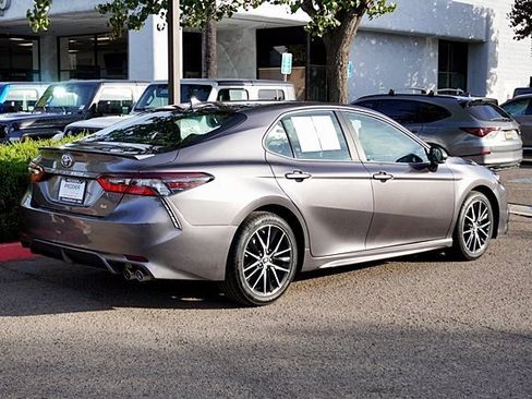 Used 2023 Toyota Camry SE image 8