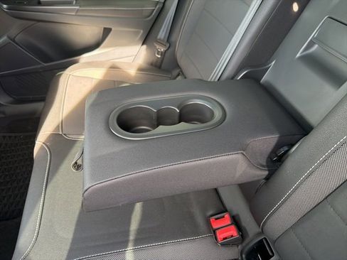 Used 2024 Volkswagen Taos SE w/ Panoramic Sunroof Package image 24