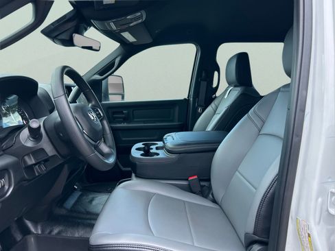 New 2026 RAM 2500 Tradesman w/ Chrome Appearance Group AWD/4WD image 9