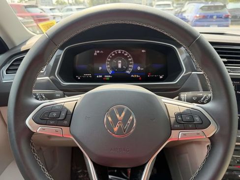 Used 2023 Volkswagen Tiguan SE w/ Panoramic Sunroof Package AWD/4WD image 24