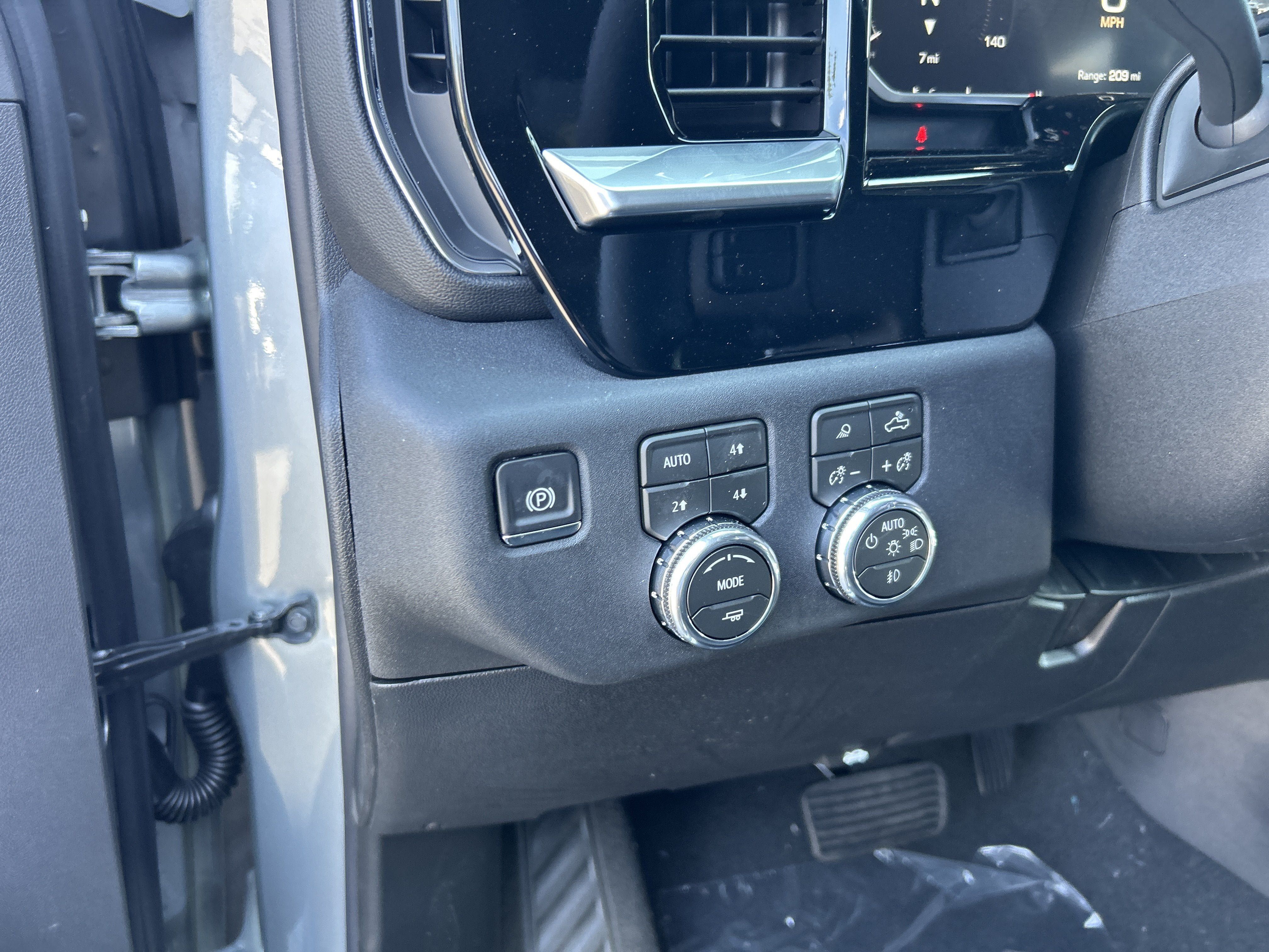 Used 2026 GMC Sierra 2500 SLT w/ SLT Premium Package AWD/4WD image 26