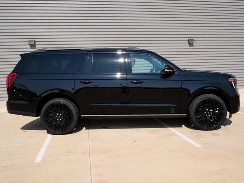 New 2027 Ford Expedition Max Platinum w/ Stealth Performance Package AWD/4WD image 2