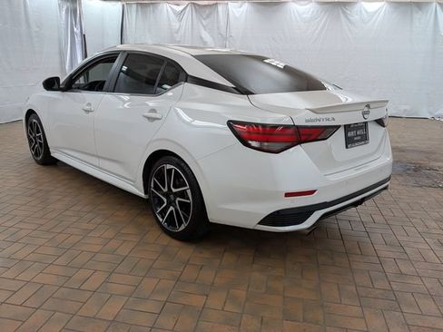 Used 2025 Nissan Sentra SR w/ SR Premium Package FWD image 5