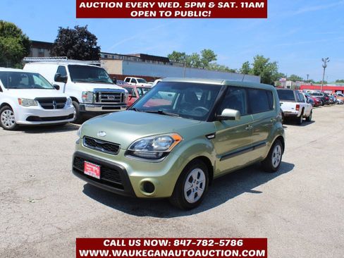 Used 2013 Kia Soul FWD image 1