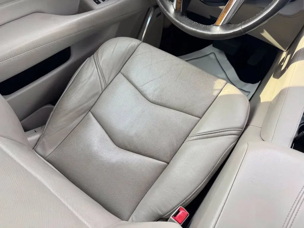 Used 2018 Cadillac Escalade Luxury AWD/4WD image 24