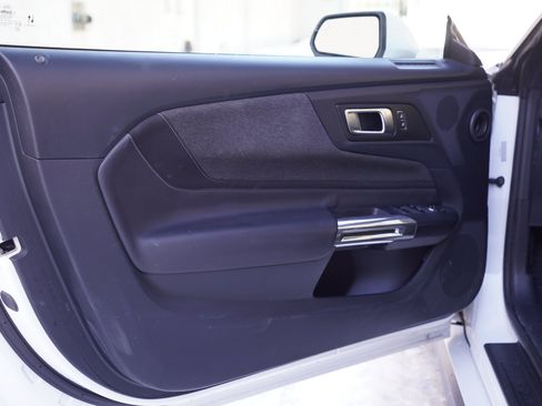 Used 2024 Ford Mustang Convertible RWD image 9