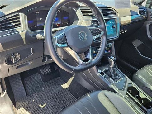 Used 2023 Volkswagen Tiguan SE w/ Panoramic Sunroof Package FWD image 10
