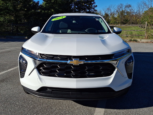 Used 2024 Chevrolet Trax LS w/ LS Convenience Package FWD image 2