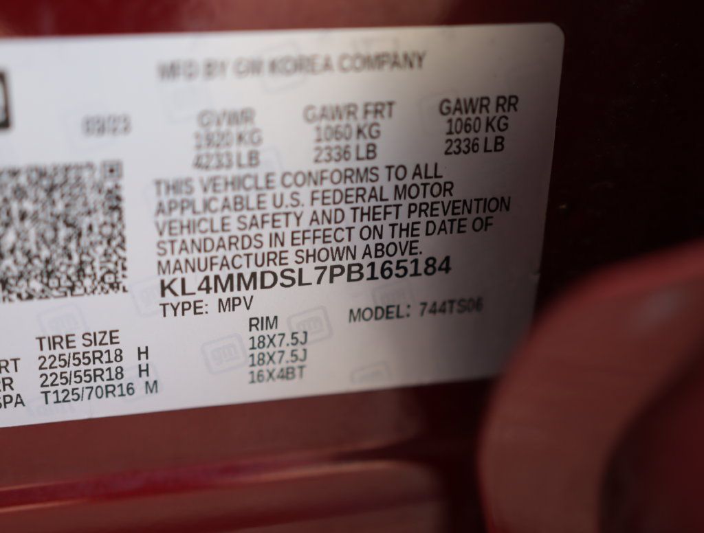 Used 2023 Buick Encore GX Select w/ Sport Touring Package FWD image 36
