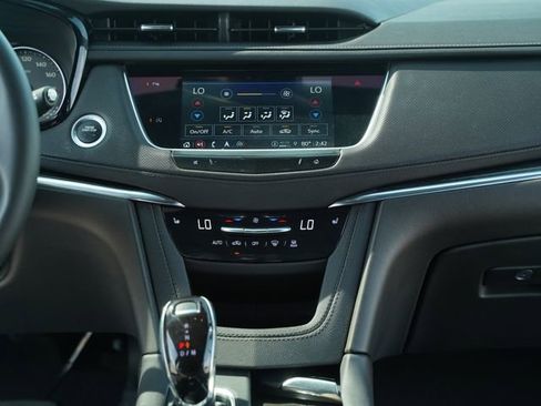 Used 2022 Cadillac XT5 Premium Luxury w/ LPO, Floor Liner Package AWD/4WD image 27