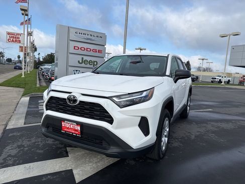 Used 2024 Toyota RAV4 LE image 9