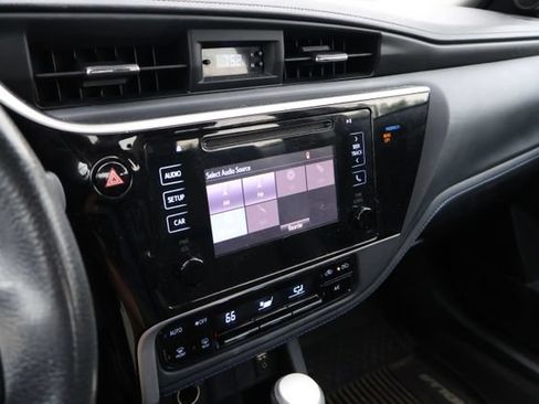 Used 2018 Toyota Corolla SE FWD image 16